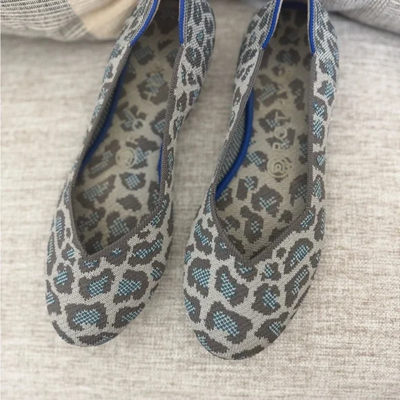 Rothy’s Size 8 Flats – Blue Gray Leopard Print – Rare Retired Style - Picture 2 of 6